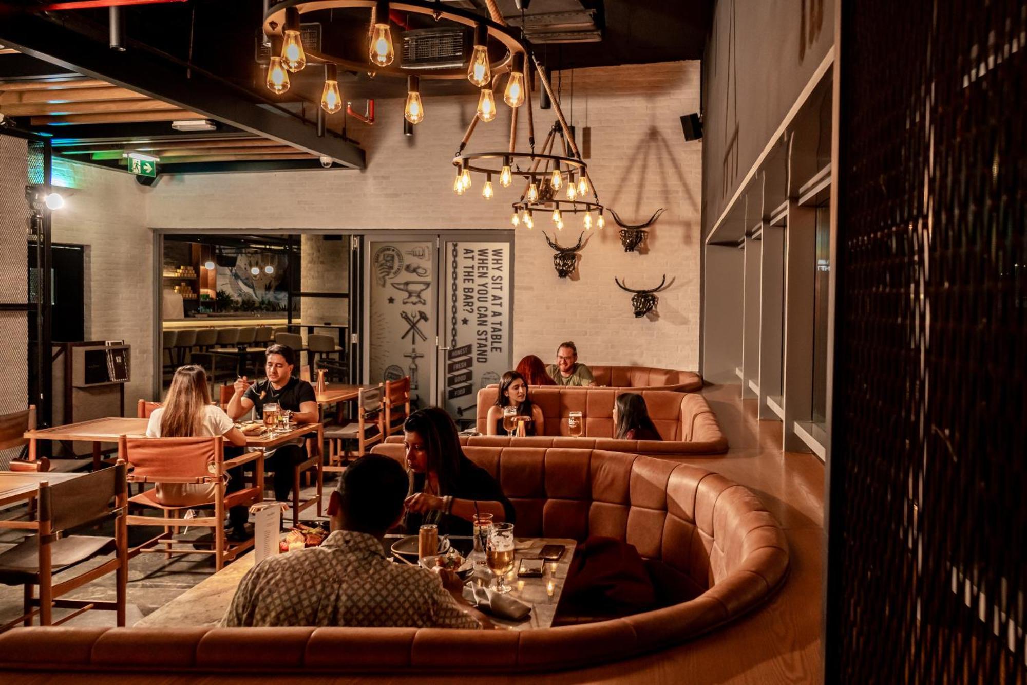 The First Collection Dubai Business Bay Hotel ภายนอก รูปภาพ The interior of the bar