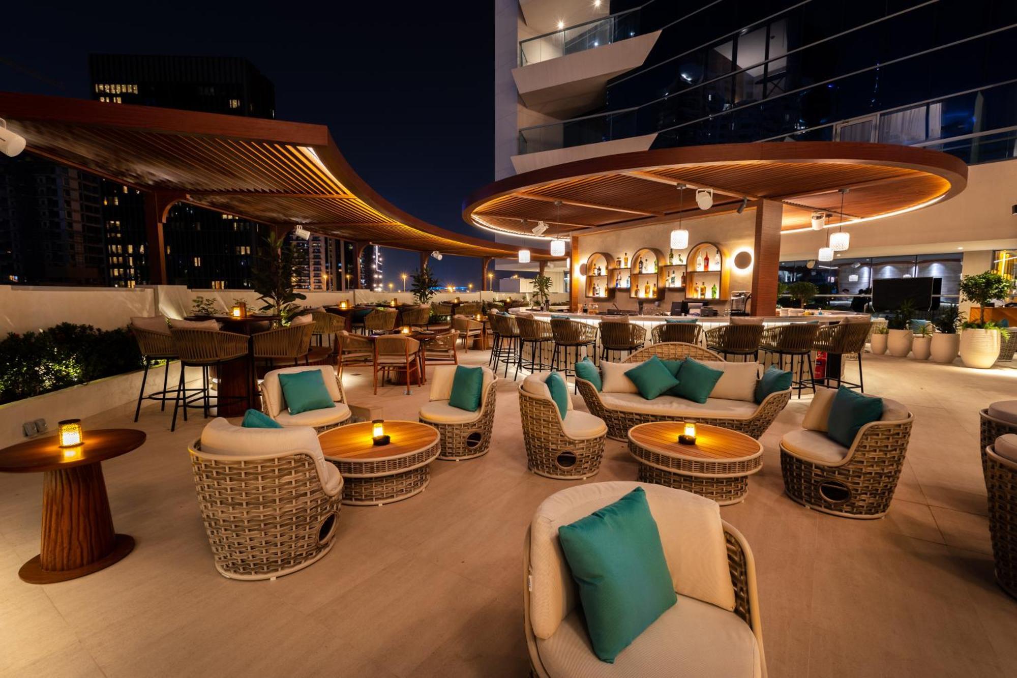 The First Collection Dubai Business Bay Hotel ภายนอก รูปภาพ Rooftop bar